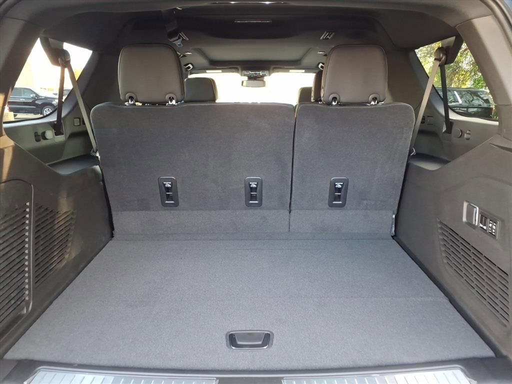 New 2026 Chevrolet Suburban Premier w/ Sun And Tow Package AWD/4WD image 18