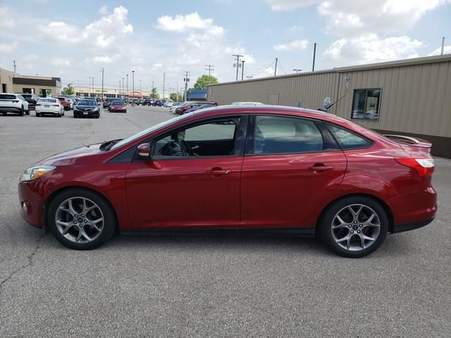 Used 2014 Ford Focus SE w/ Equipment Group 201A FWD image 2