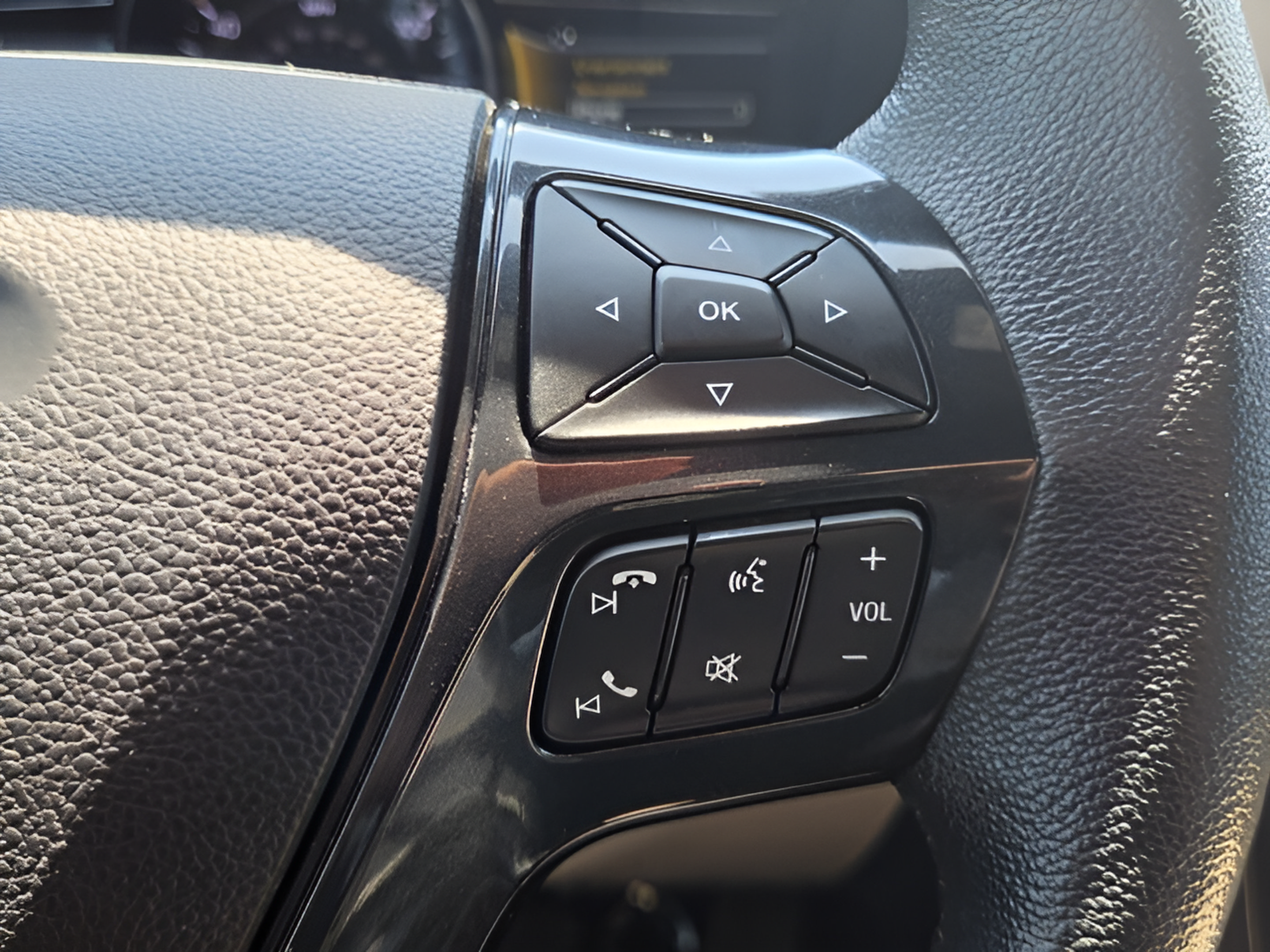 Used 2019 Ford Explorer XLT w/ Equipment Group 202A FWD image 26