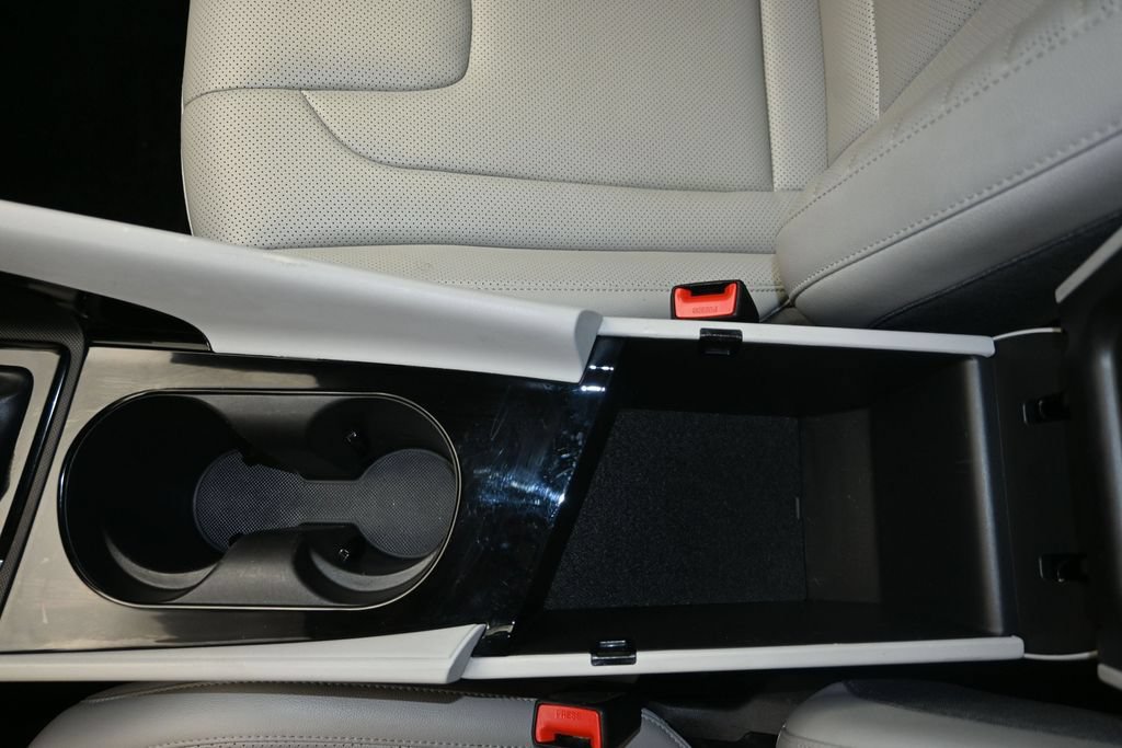 Used 2025 Hyundai Elantra Limited FWD image 21