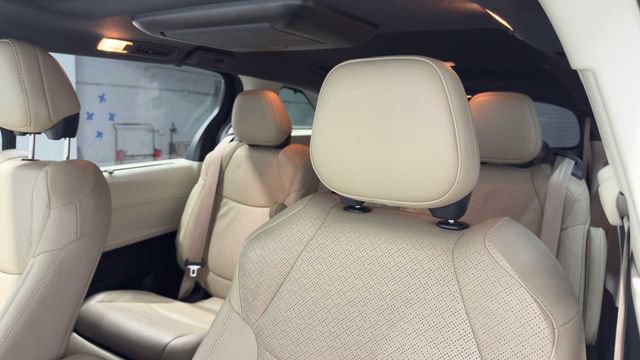 Used 2021 Toyota Sienna Limited FWD image 26