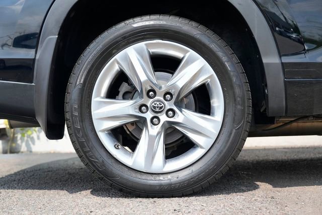 Used 2017 Toyota Highlander Limited image 11