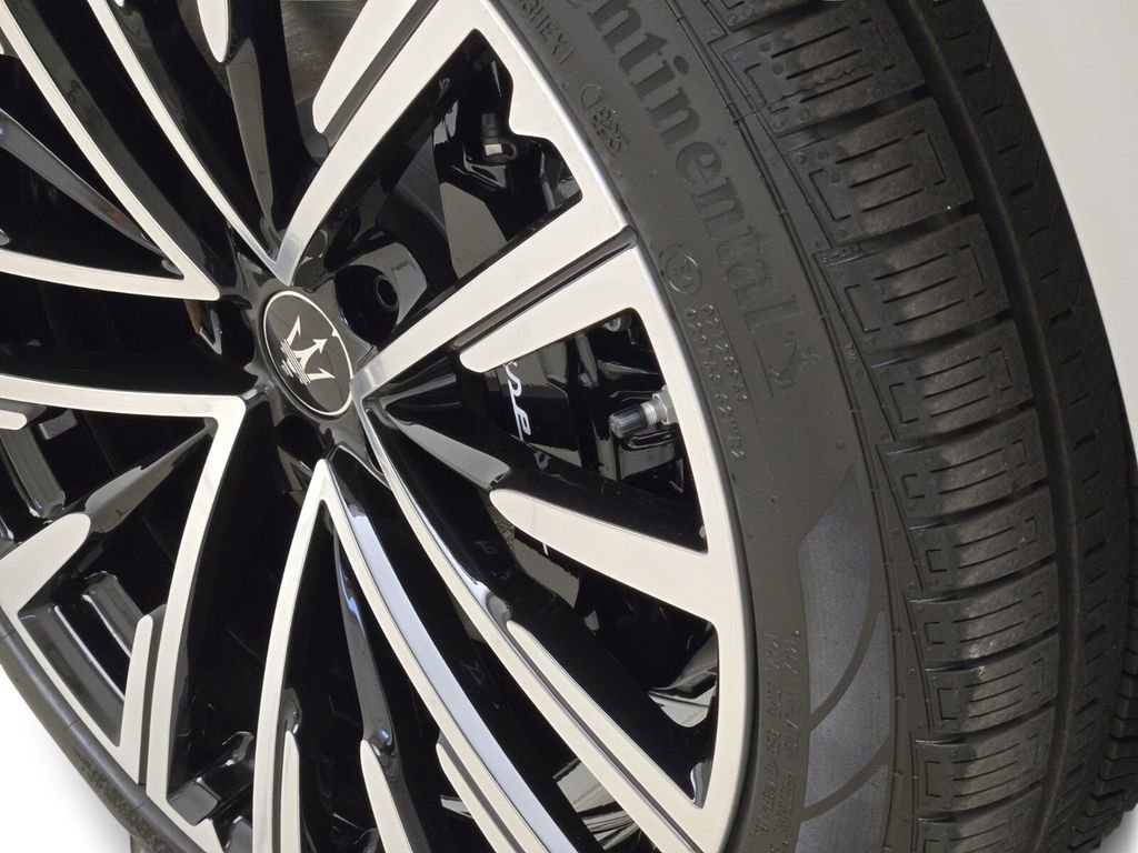 New 2025 Maserati Grecale Modena image 12