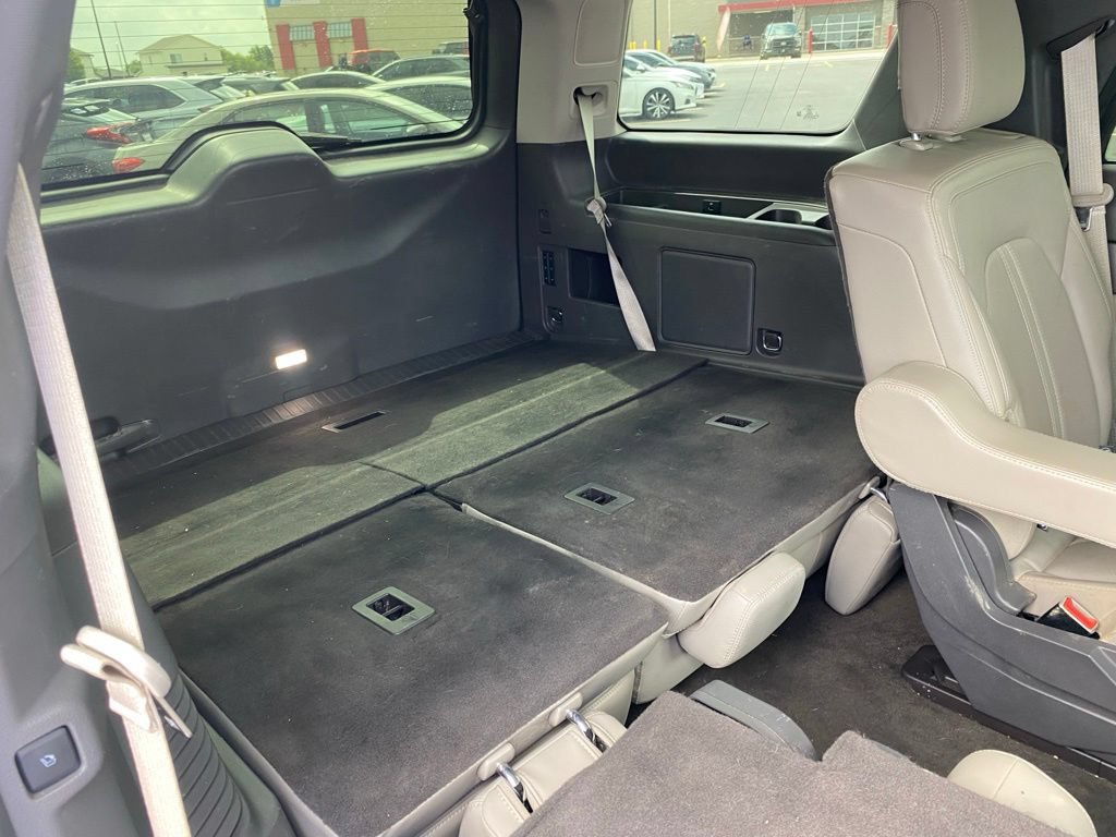 Used 2019 Ford Expedition Limited w/ Equipment Group 302A RWD image 11