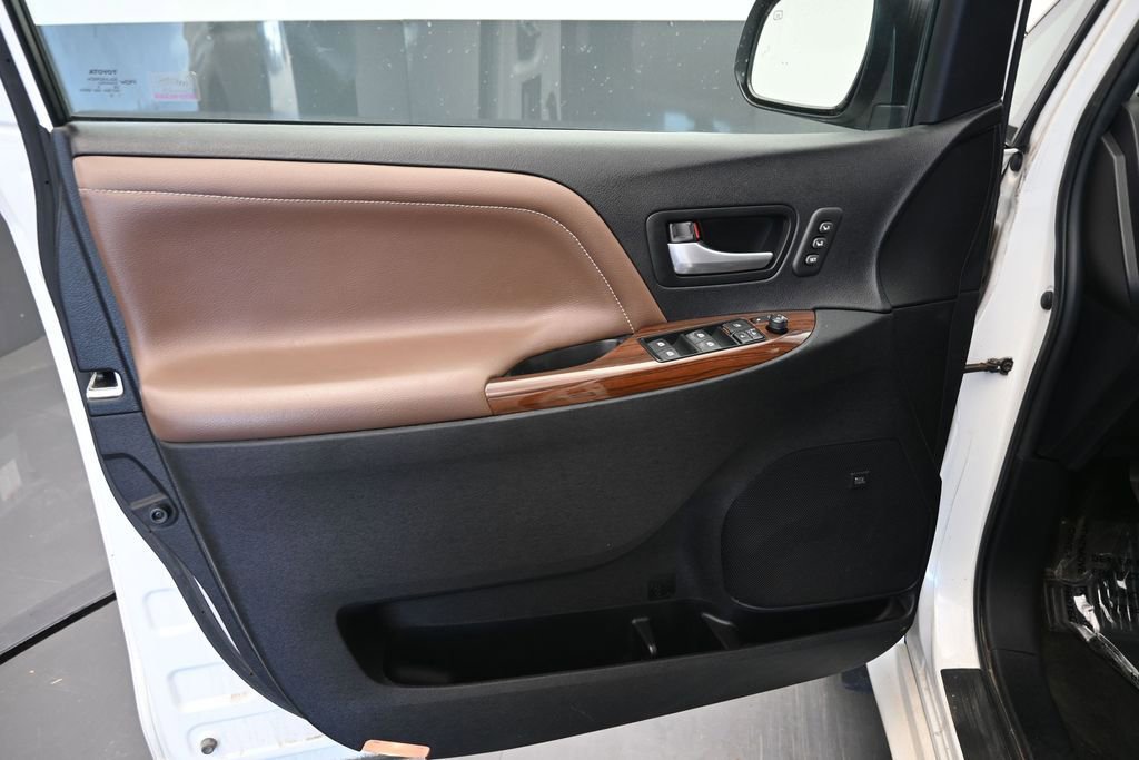 Used 2016 Toyota Sienna Limited Premium AWD/4WD image 21