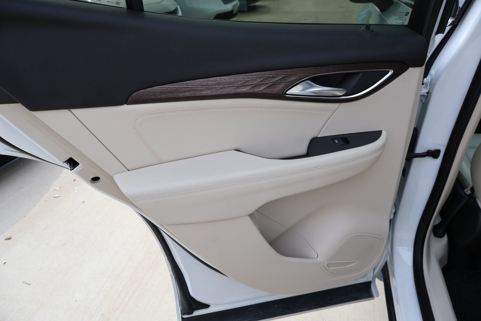 Used 2023 Buick Envision Avenir FWD image 13