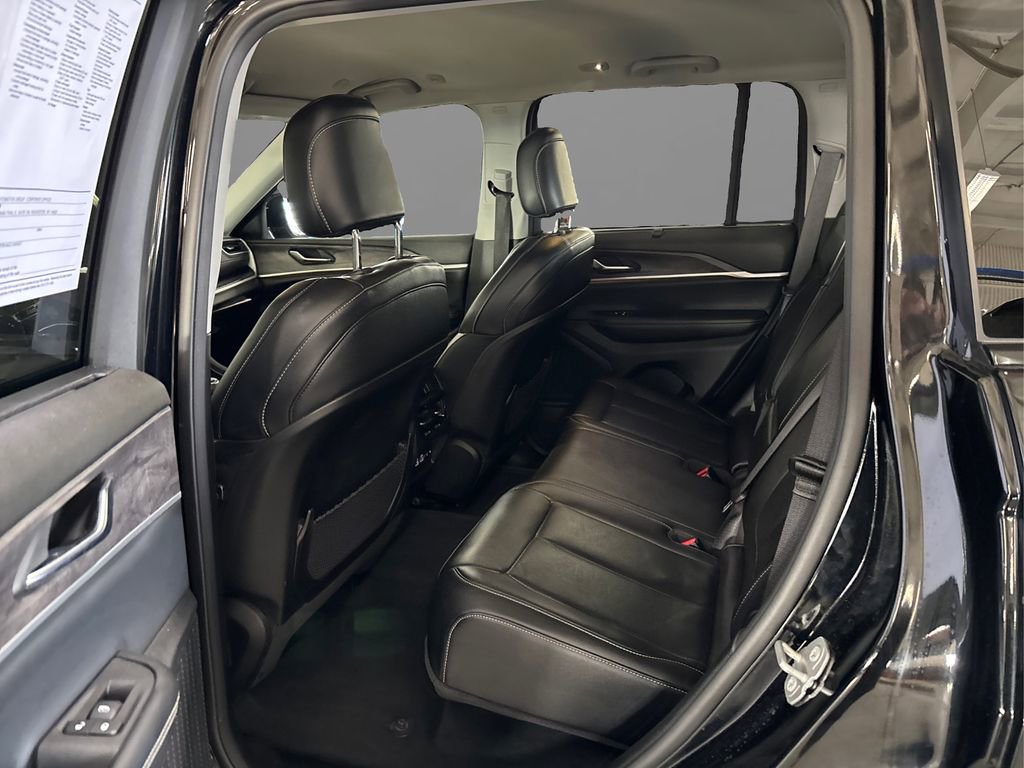 Used 2023 Jeep Grand Cherokee Limited w/ Luxury Tech Group II image 10