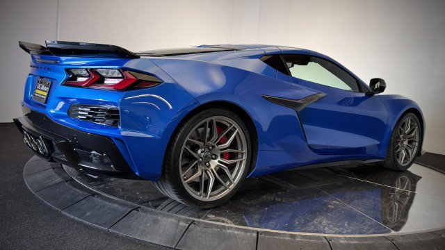 Used 2024 Chevrolet Corvette Z06 w/ Stealth Interior Trim Package RWD image 29