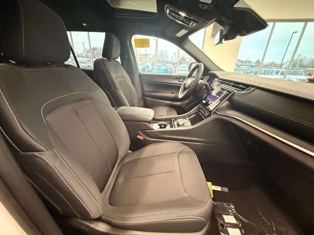 New 2025 Jeep Grand Cherokee Laredo X w/ Luxury Tech Group I image 10