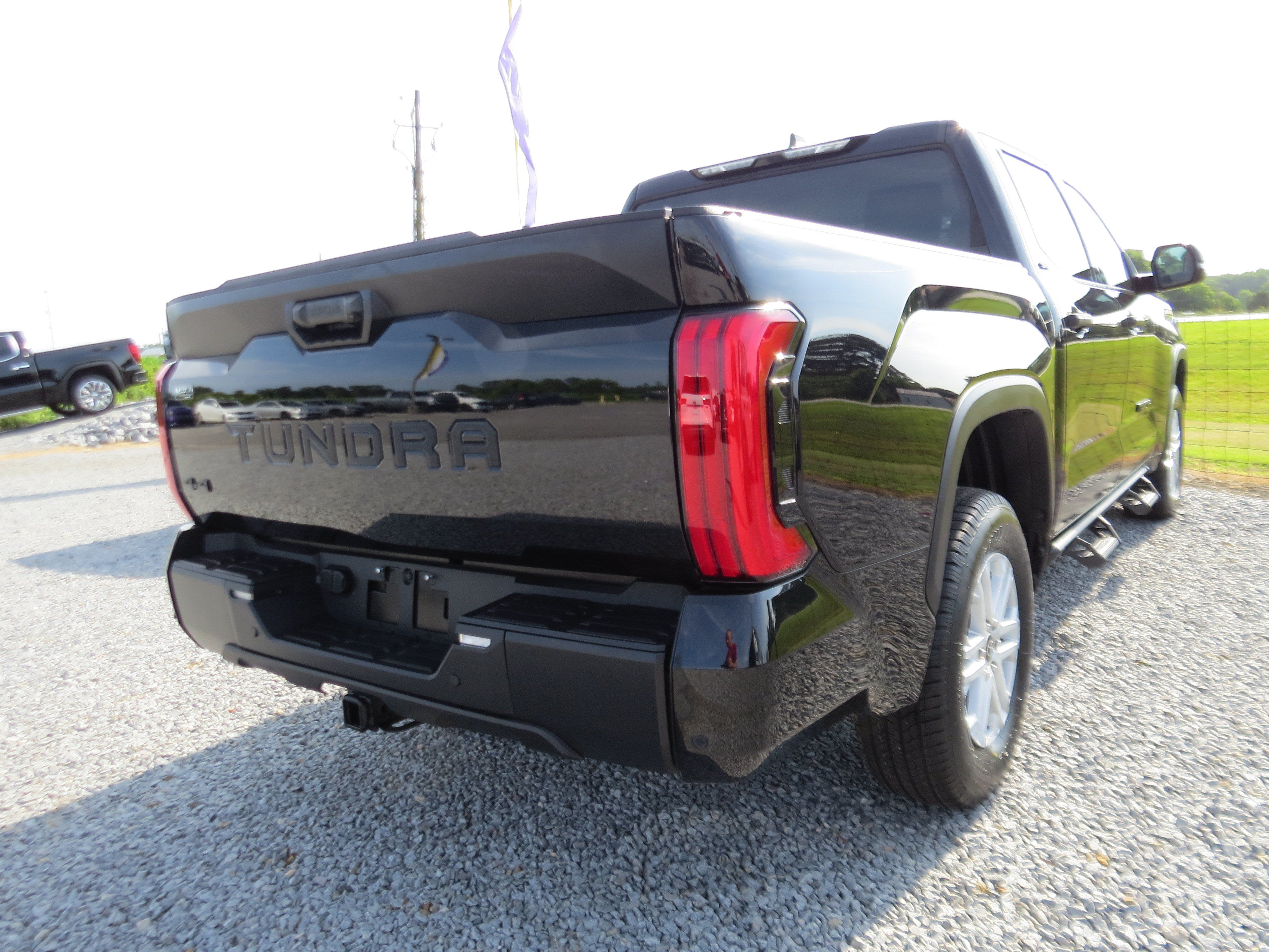 Used 2024 Toyota Tundra SR5 w/ SR5 Convenience Package AWD/4WD image 31