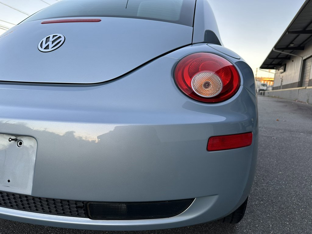 Used 2010 Volkswagen Beetle Coupe image 13