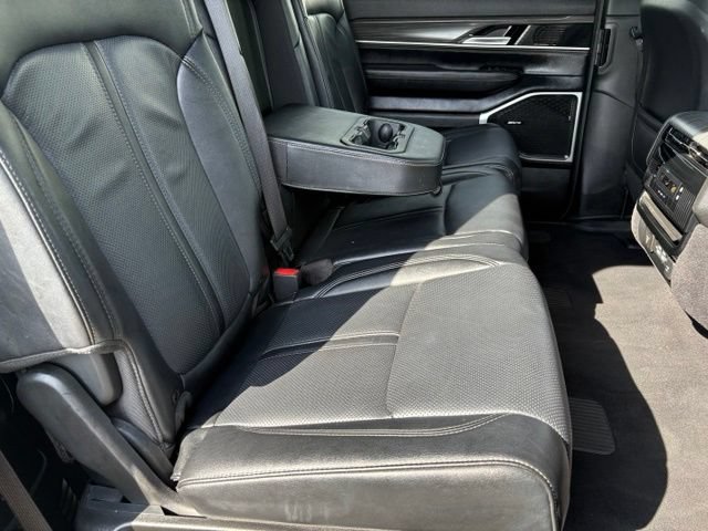 Used 2024 Jeep Wagoneer L Series II w/ Flexible Seating Group AWD/4WD image 18