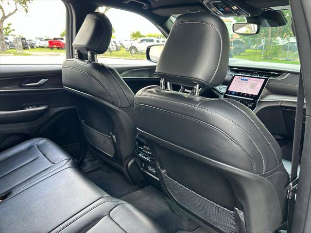 Certified 2024 Jeep Grand Cherokee Limited w/ Black Appearance Package image 39