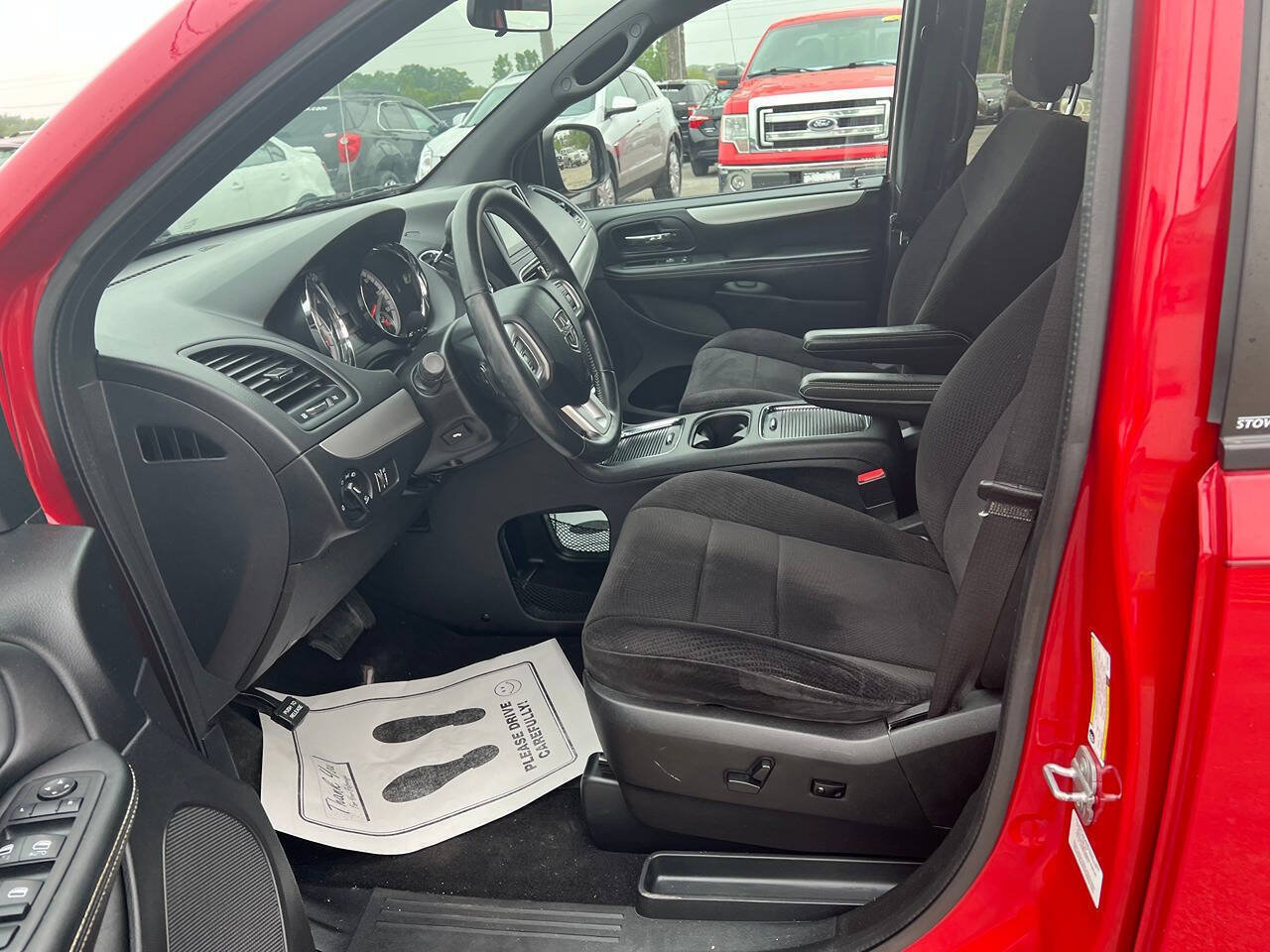 Used 2014 Dodge Grand Caravan SXT w/ Blacktop Package FWD image 26