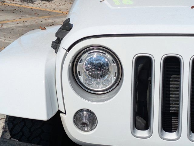 Used 2018 Jeep Wrangler Sahara w/ Connectivity Group image 9