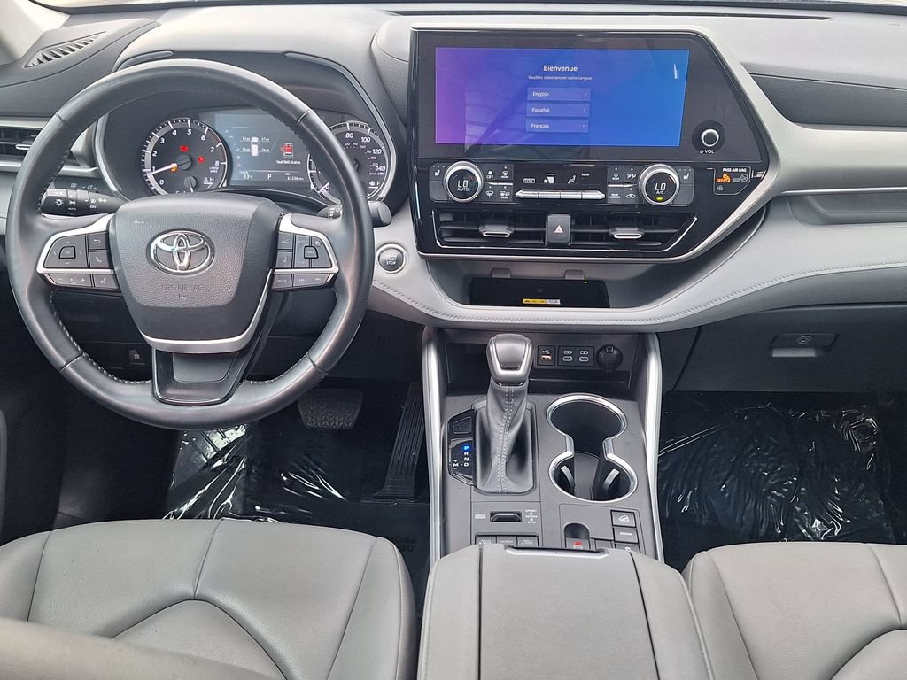 Used 2023 Toyota Highlander XLE AWD/4WD image 14