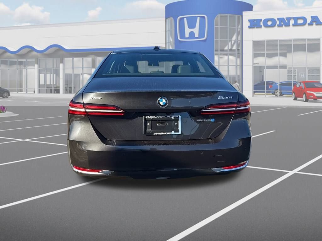 Used 2024 BMW 530i xDrive w/ Premium Package image 9