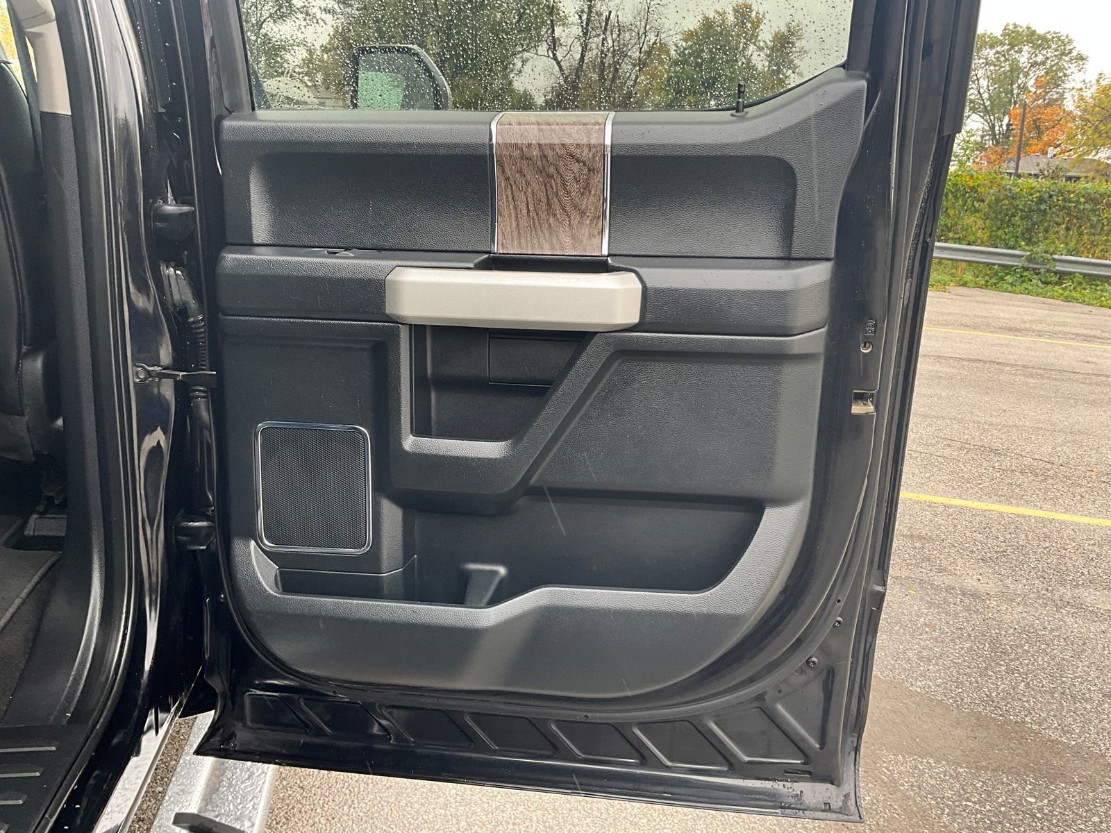 Used 2019 Ford F250 Lariat w/ Chrome Package image 16