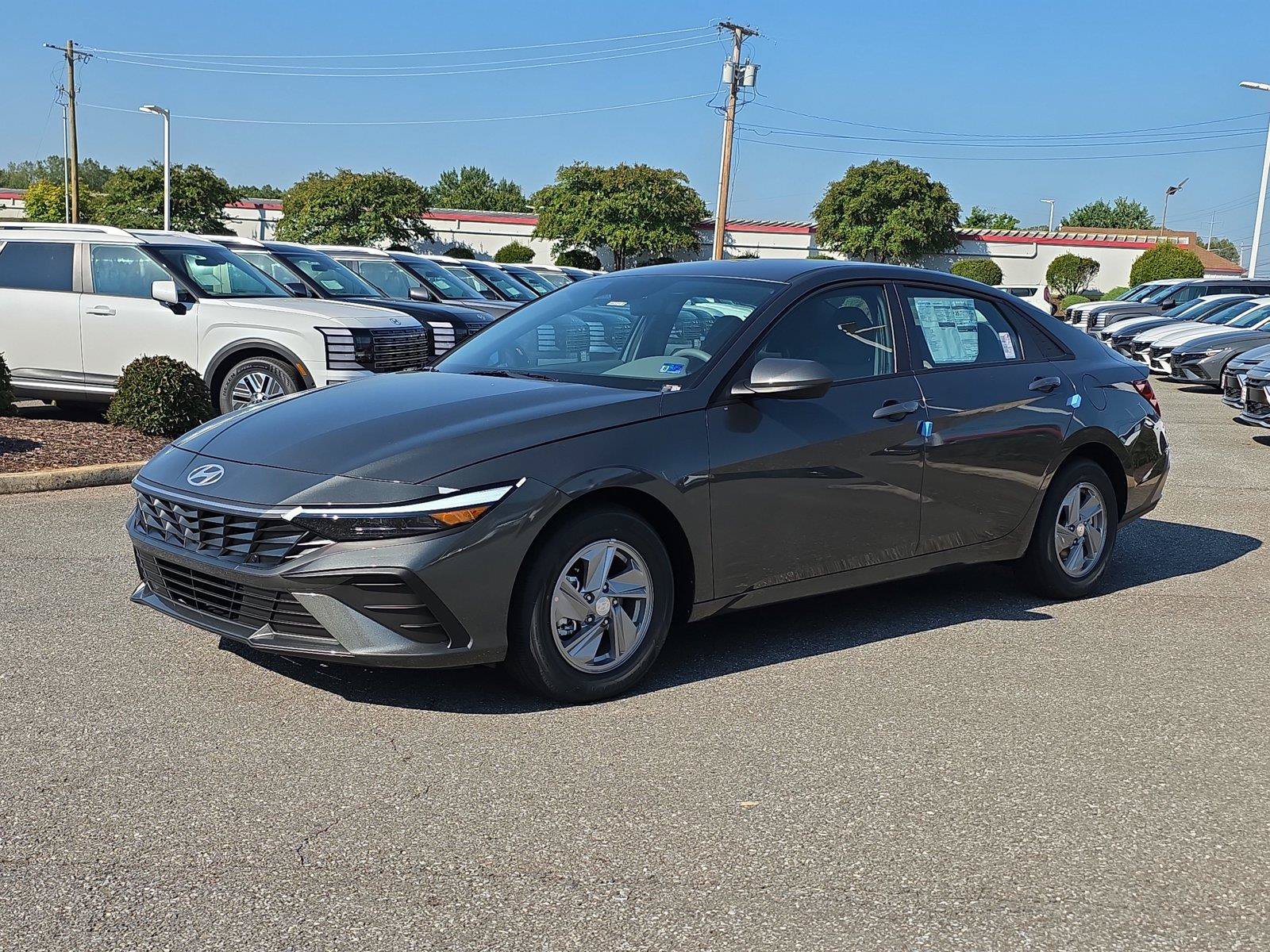 New 2026 Hyundai Elantra SE FWD image 2