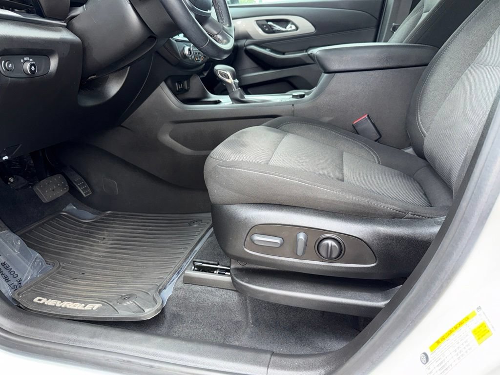 Used 2023 Chevrolet Traverse LT FWD image 19