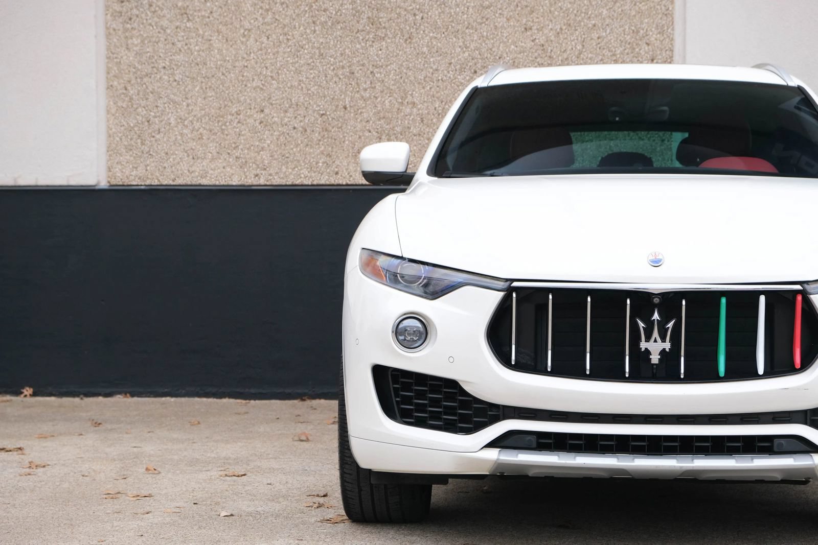Used 2017 Maserati Levante S AWD/4WD image 3