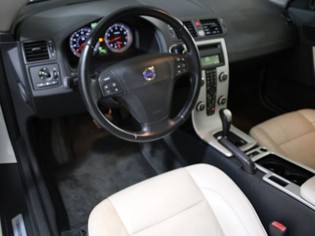 Used 2012 Volvo C70 T5 w/ Climate Pkg image 17