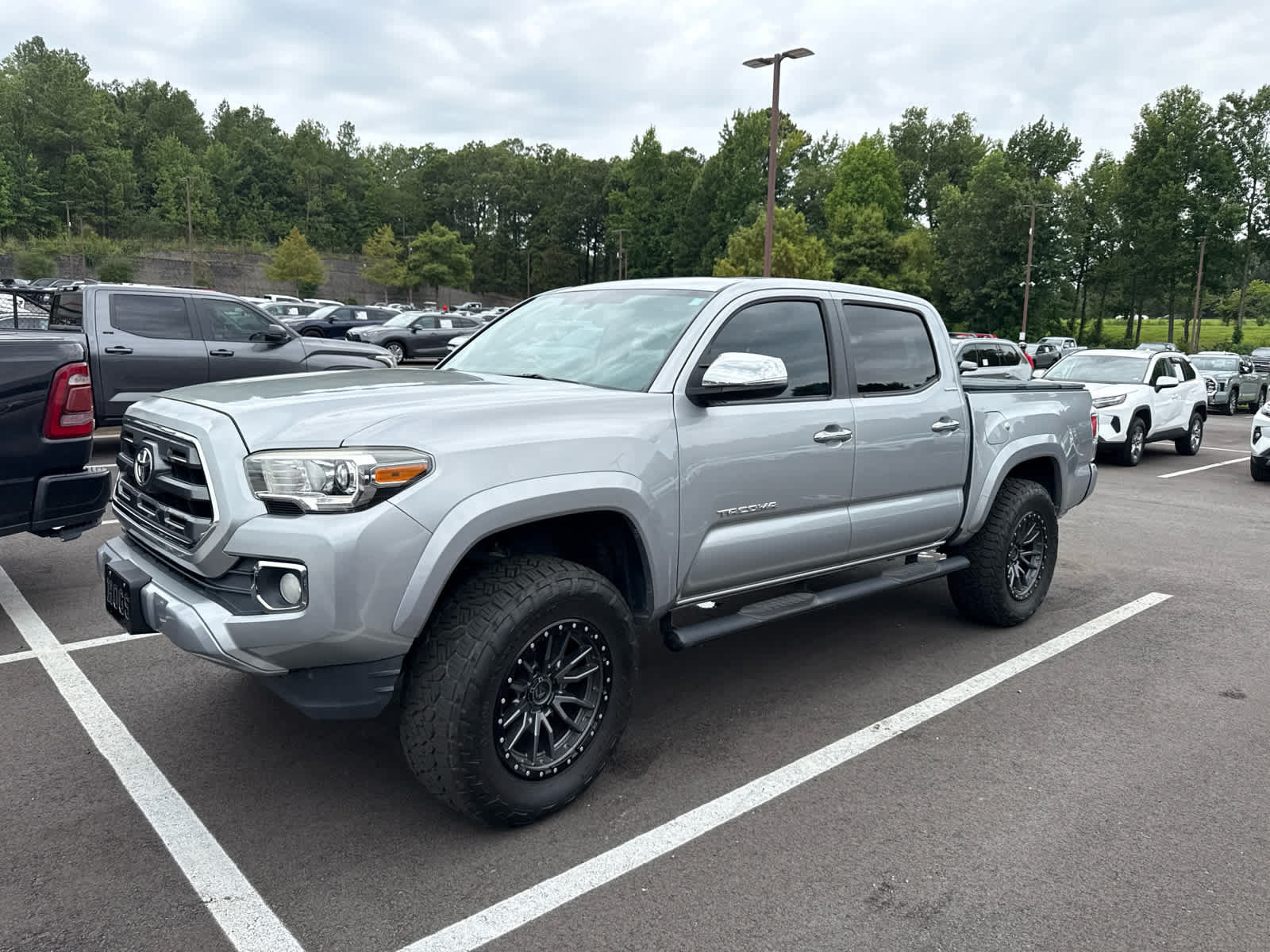 Used 2017 Toyota Tacoma Limited w/ Tow Package AWD/4WD image 7