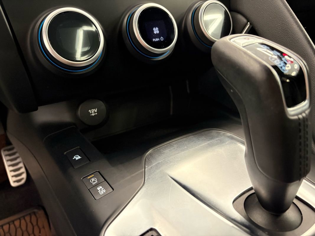 Used 2020 Jaguar E-PACE R-Dynamic HSE image 31
