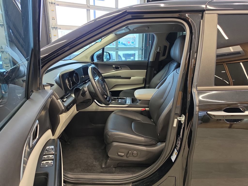 Certified 2022 Kia Carnival LX FWD image 14