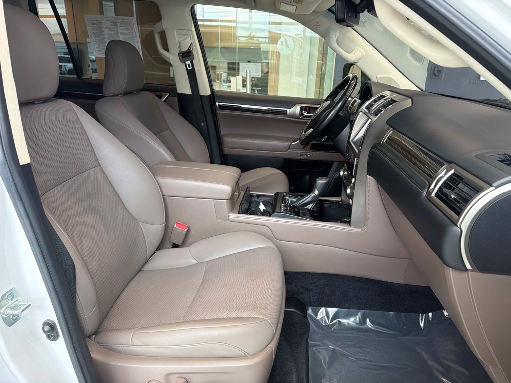 Used 2020 Lexus GX 460 Premium w/ Premium Package AWD/4WD image 16