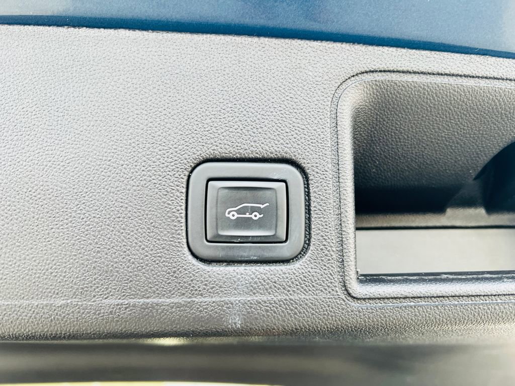 Used 2024 GMC Terrain SLE w/ Driver Convenience Package image 35