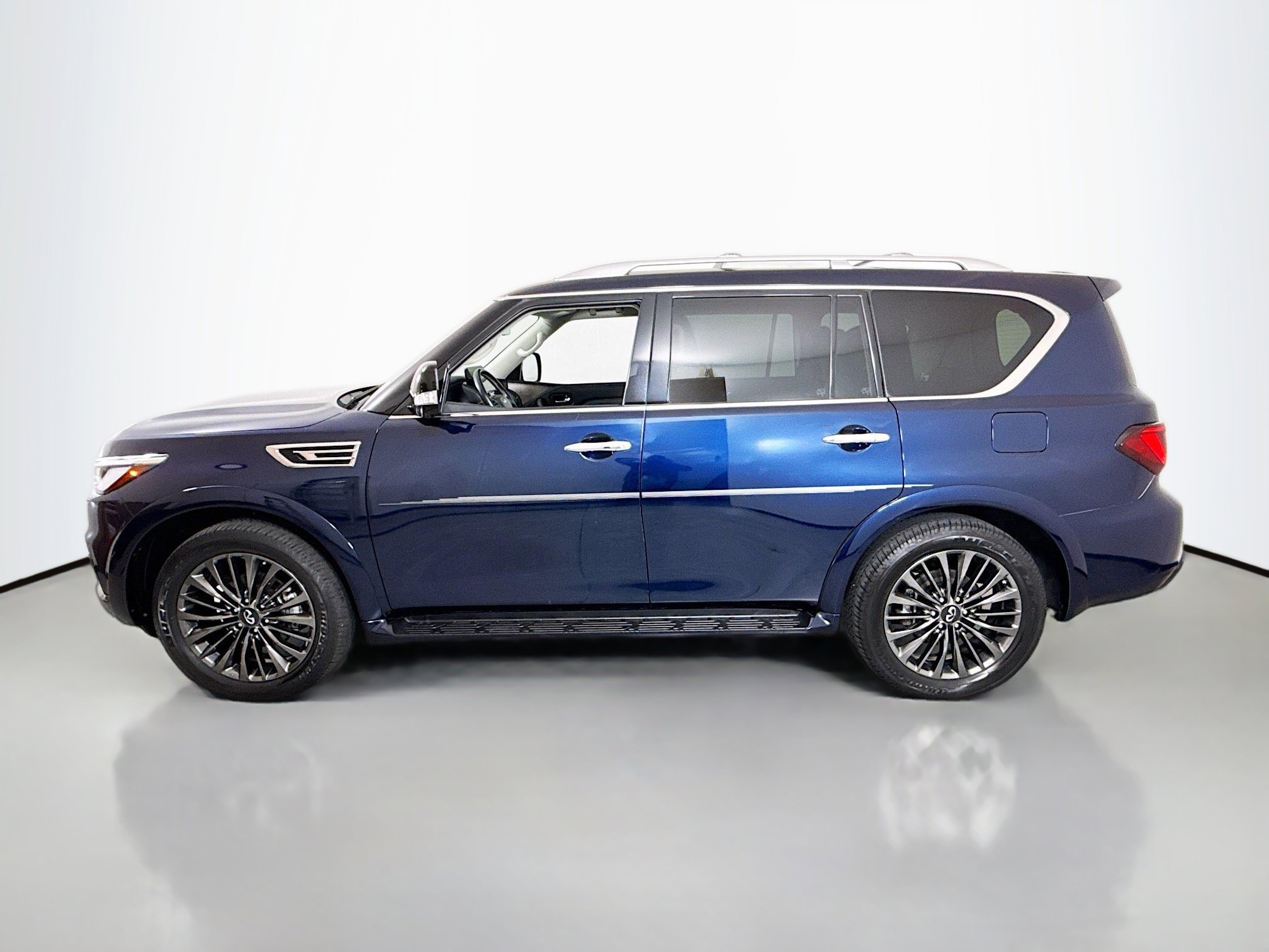 Used 2024 INFINITI QX80 Premium Select w/ Cargo Package image 4