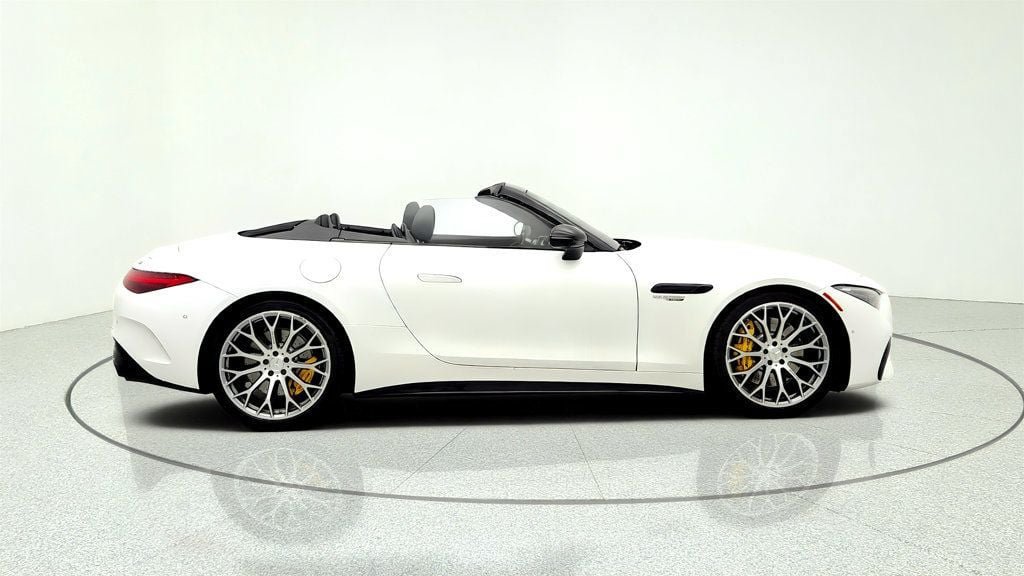 Used 2022 Mercedes-Benz SL 55 AMG 4MATIC w/ Driver Assistance Package image 4
