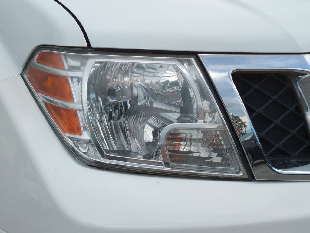 Used 2019 Nissan Frontier SV image 17