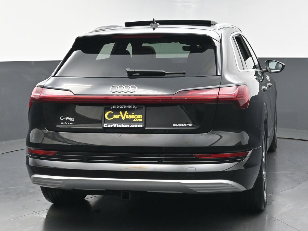 Used 2022 Audi e-tron Premium Plus w/ Premium Plus Package image 4