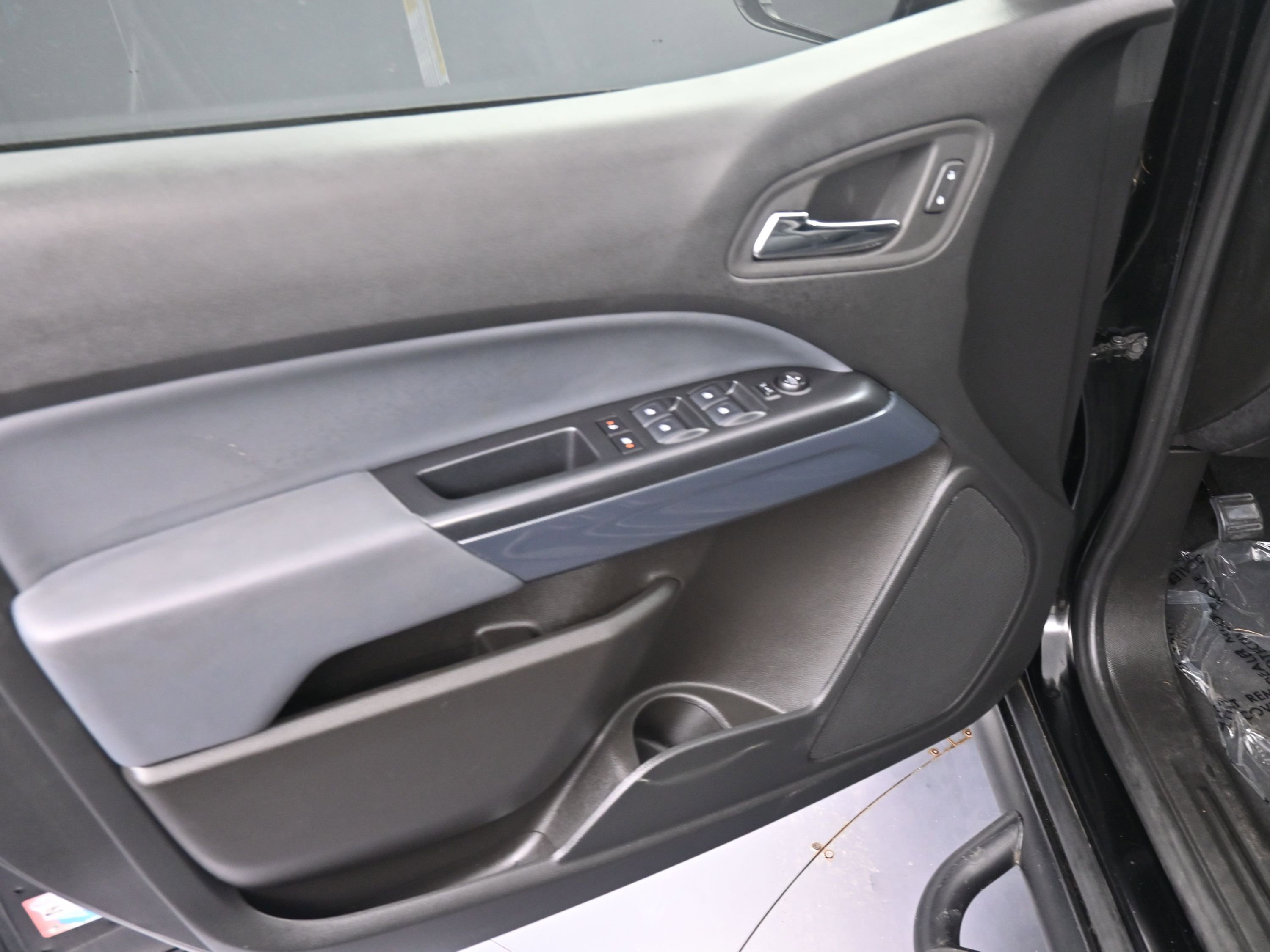 Used 2022 Chevrolet Colorado Z71 w/ Z71 Midnight Edition image 13