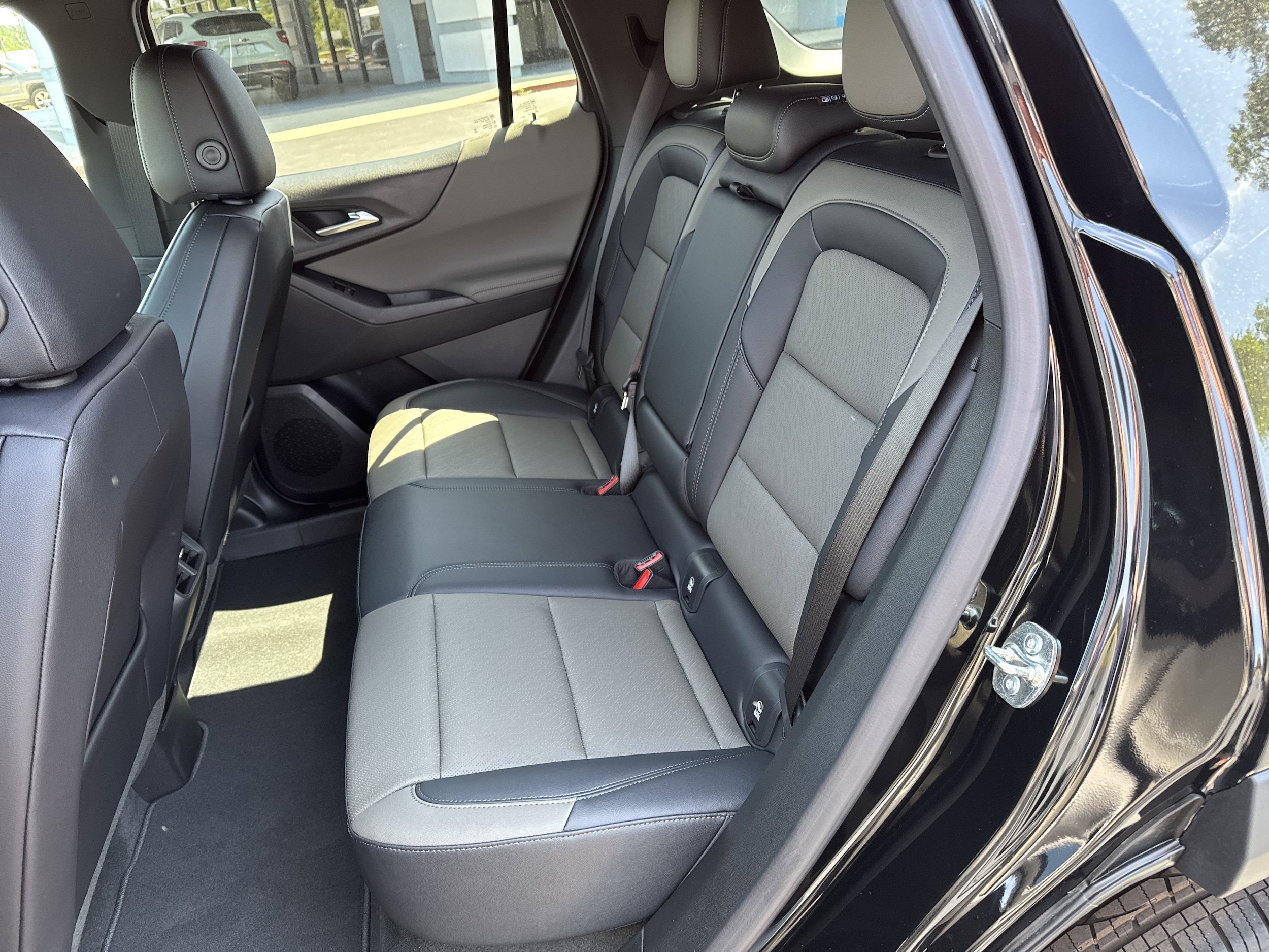 New 2026 Chevrolet Equinox LT w/ Convenience Package II FWD image 20