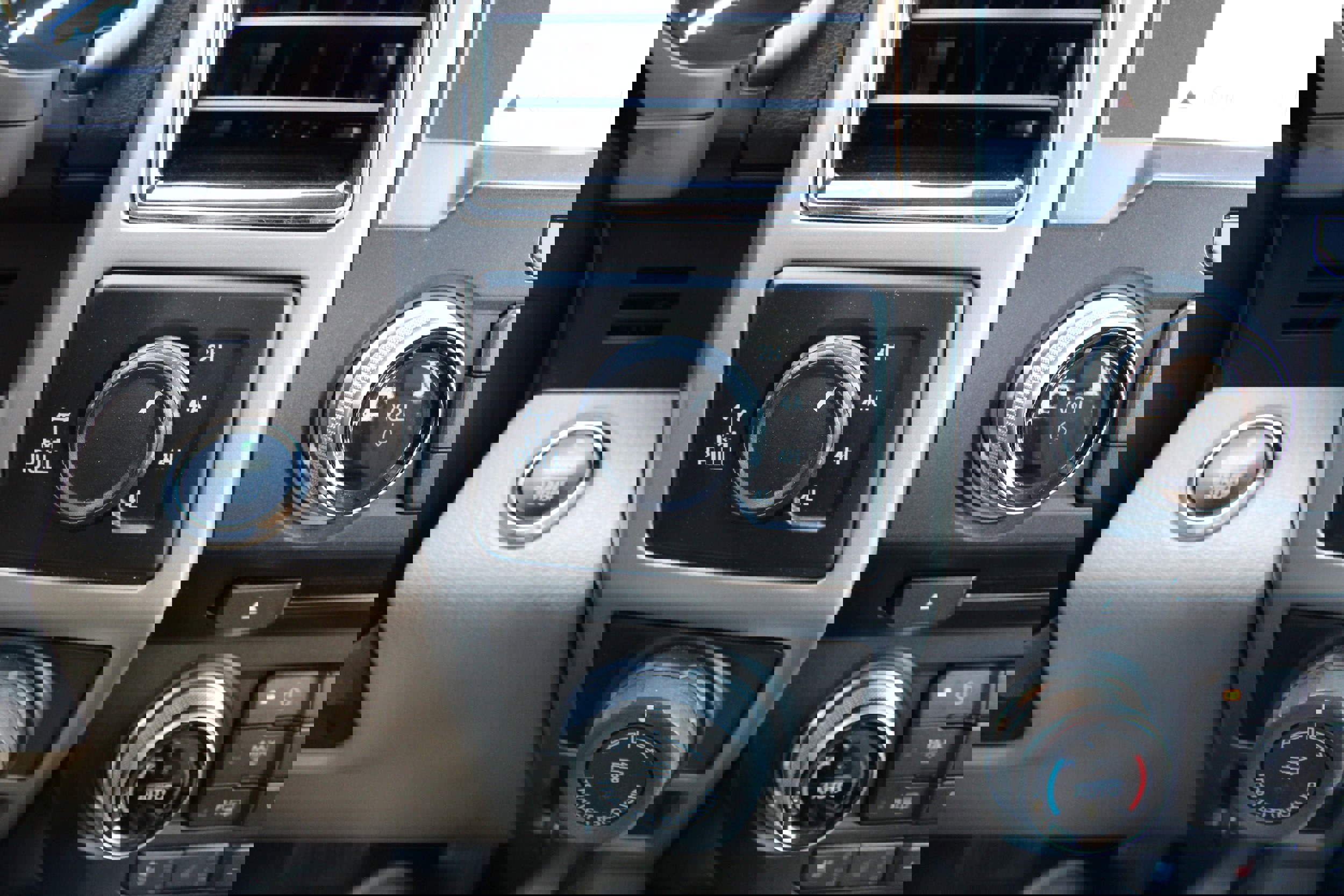 Used 2018 Ford F150 Lariat w/ Equipment Group 502A Luxury image 30