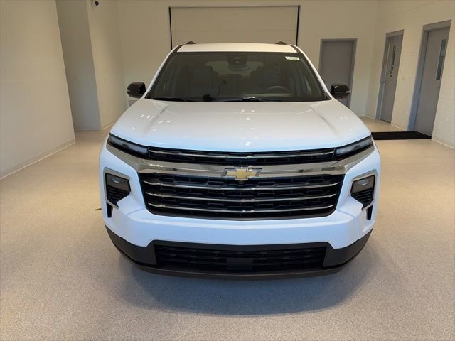 New 2026 Chevrolet Traverse LT w/ Driver Confidence Package FWD image 2