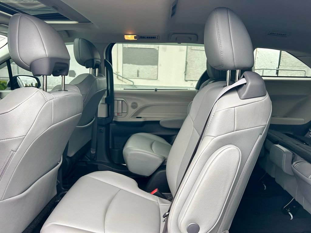 Certified 2022 Toyota Sienna XLE w/ XLE Plus Package FWD image 12