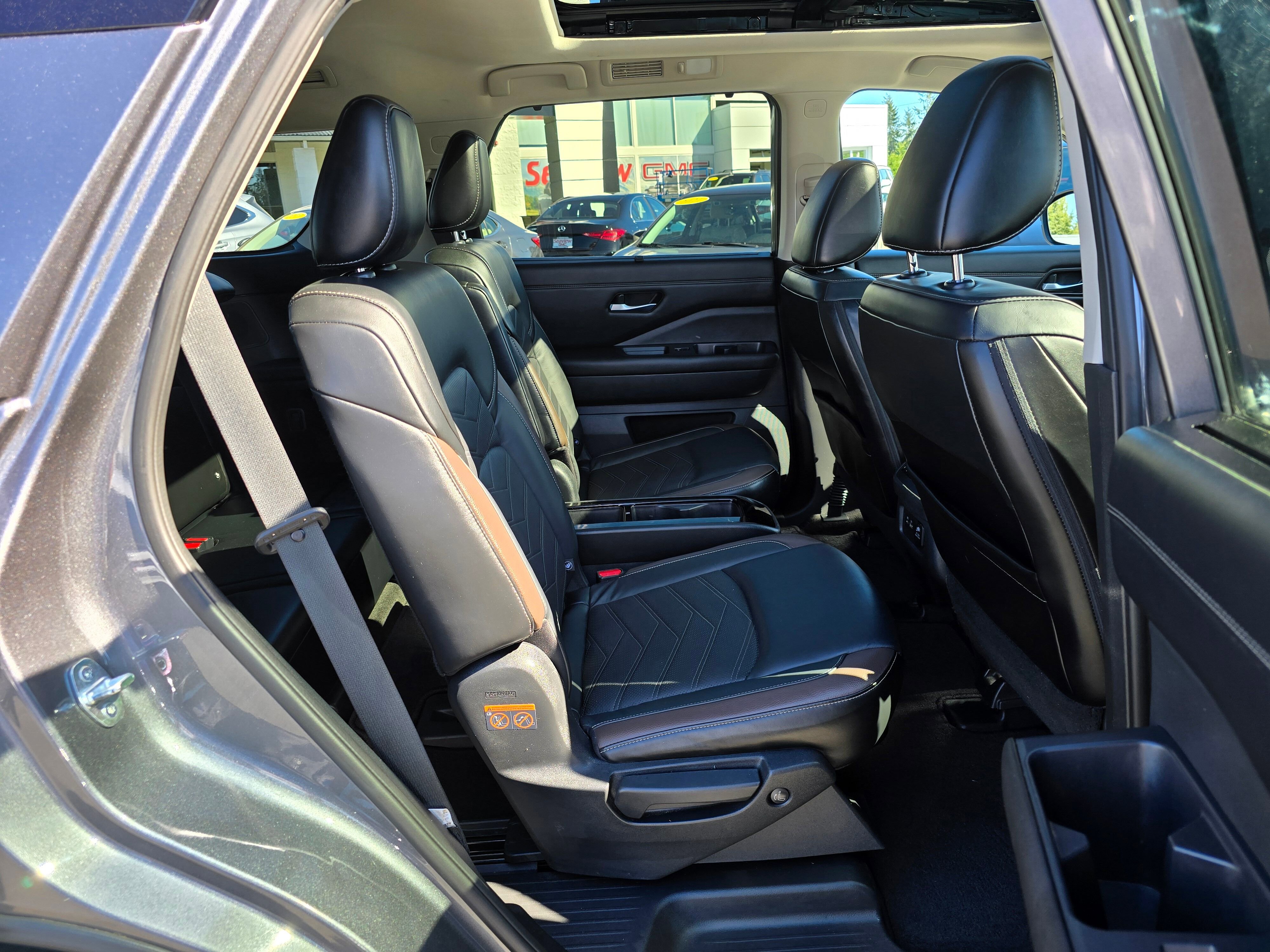 Used 2023 Nissan Pathfinder Platinum w/ Lighting Package (N93) AWD/4WD image 12