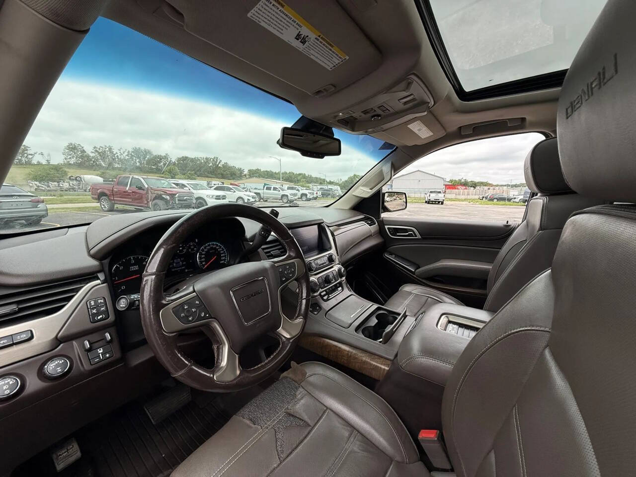 Used 2018 GMC Yukon Denali w/ Denali Ultimate Package AWD/4WD image 7