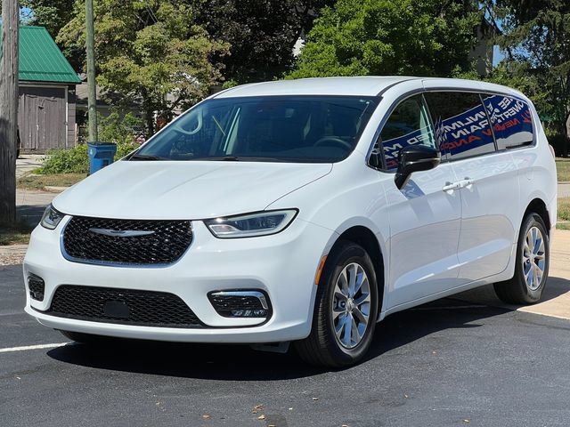 Used 2024 Chrysler Pacifica Touring-L AWD/4WD image 47