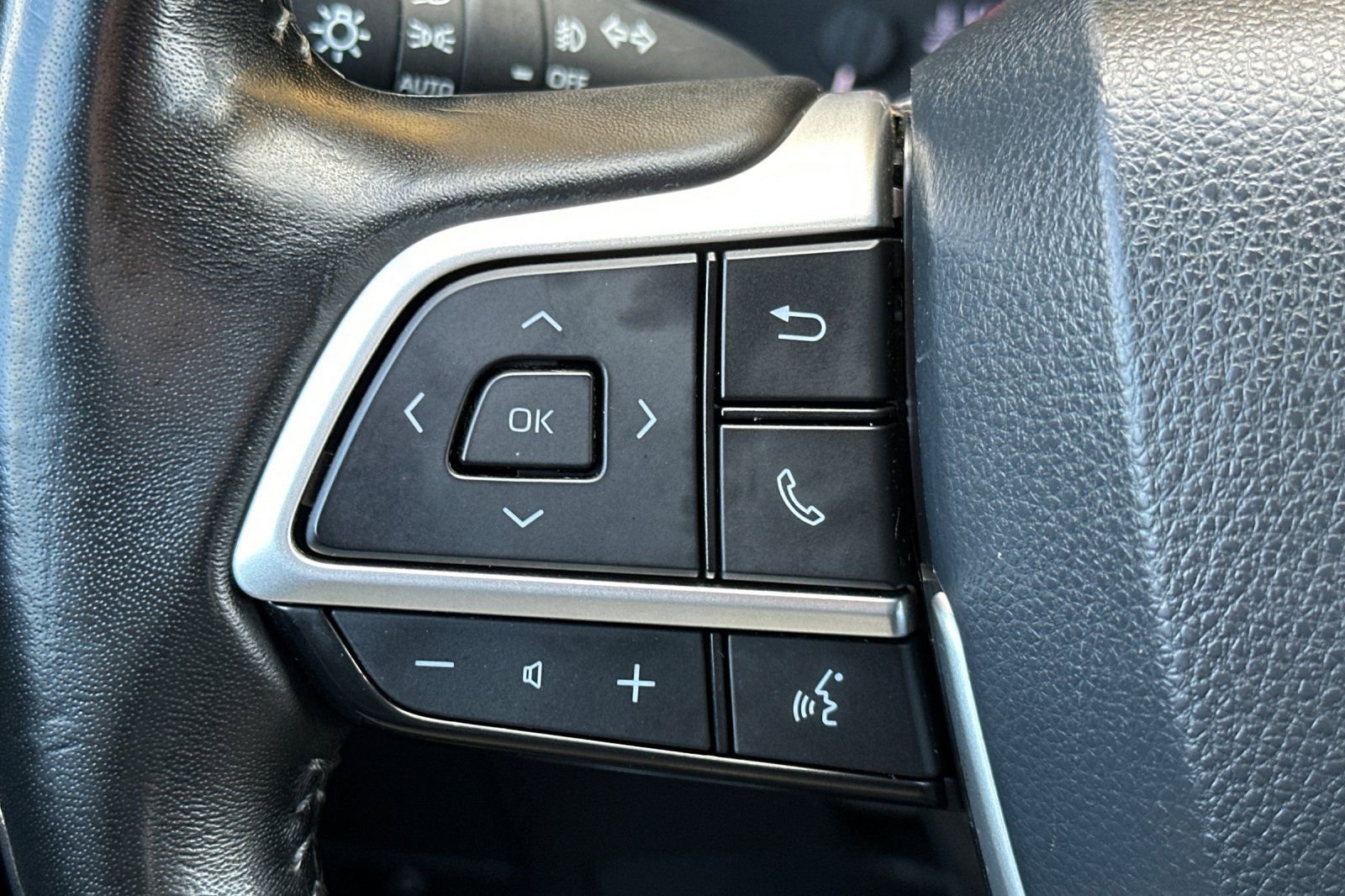 Used 2023 Toyota Highlander LE image 30