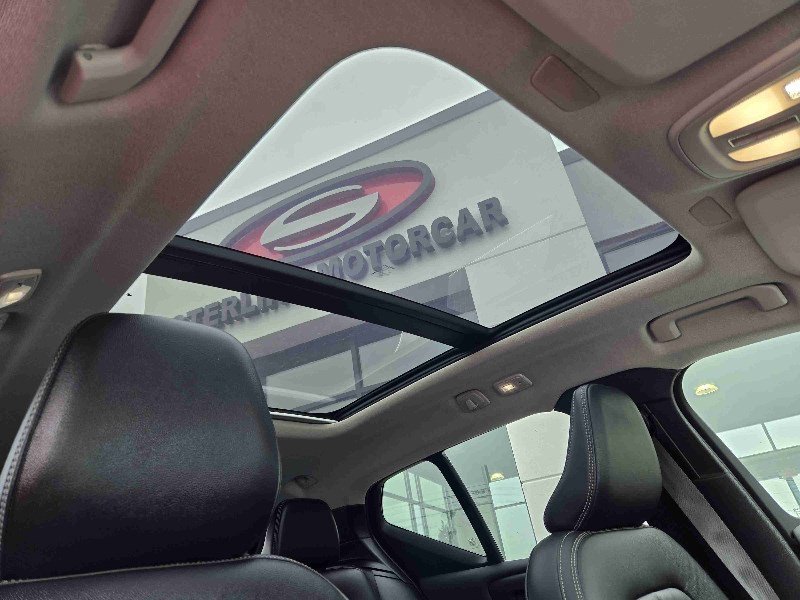 Used 2023 Volvo XC40 B5 Plus image 14