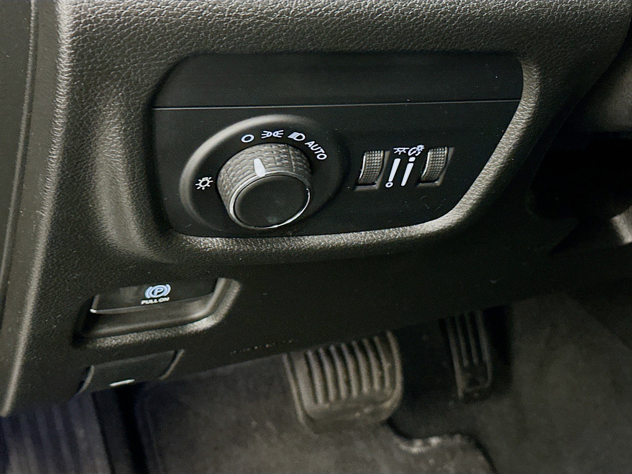 Used 2023 Jeep Grand Cherokee Altitude AWD/4WD image 17