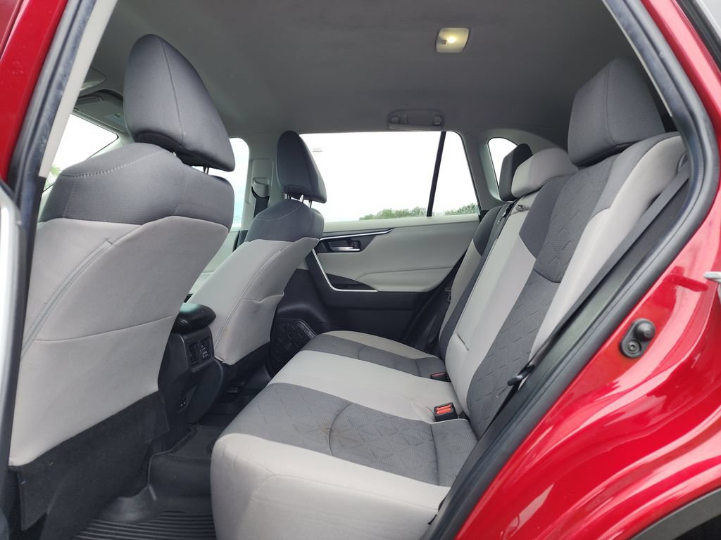 Used 2022 Toyota RAV4 XLE FWD image 16