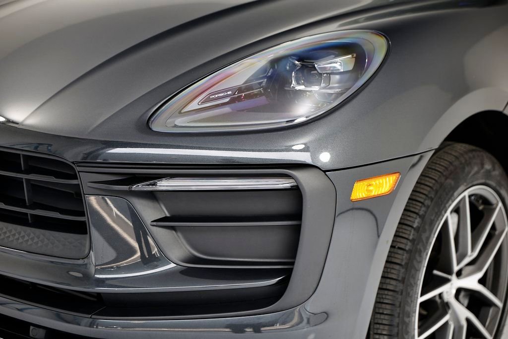 Certified 2025 Porsche Macan image 11