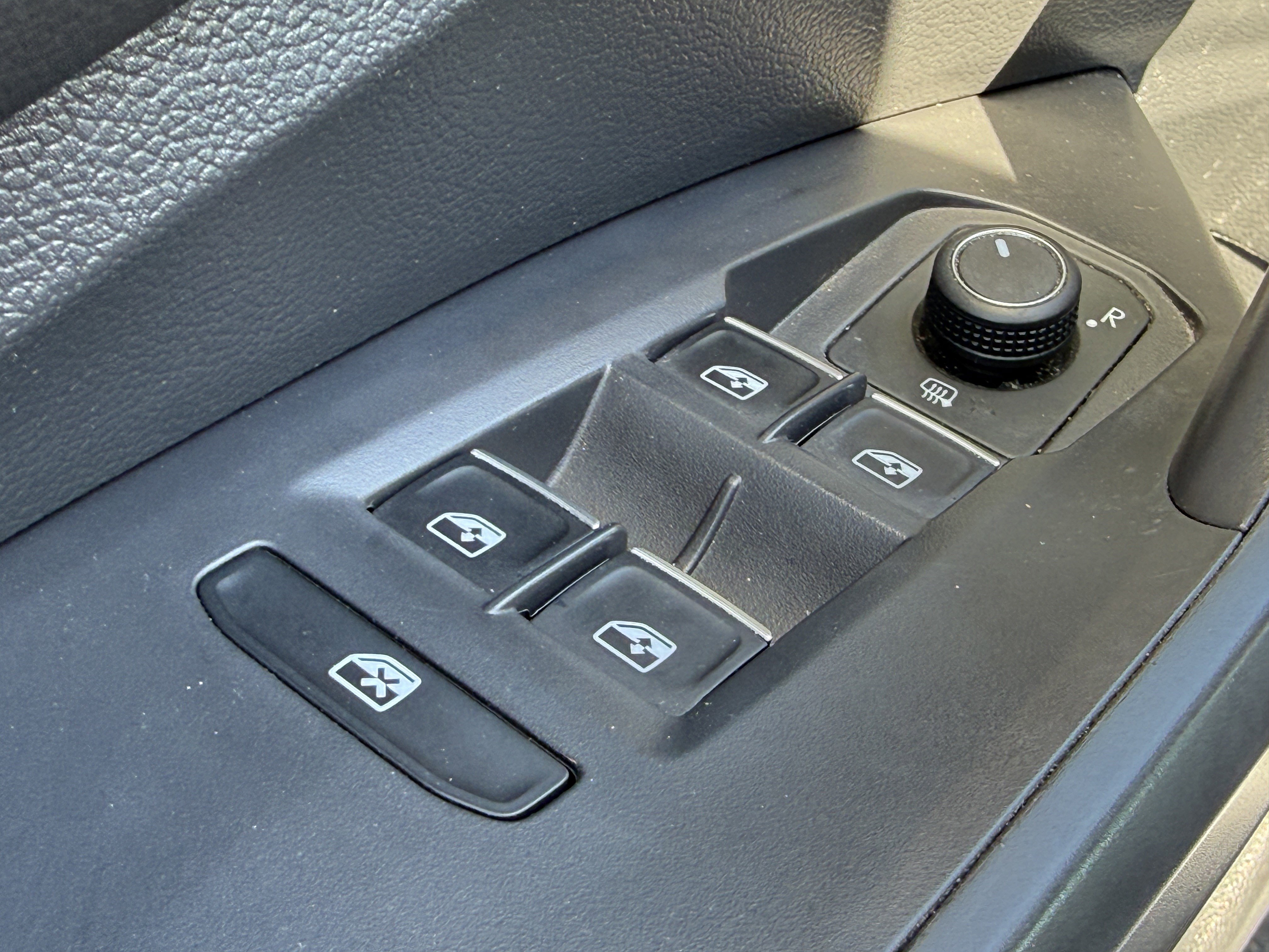 Used 2022 Volkswagen Jetta SE image 14