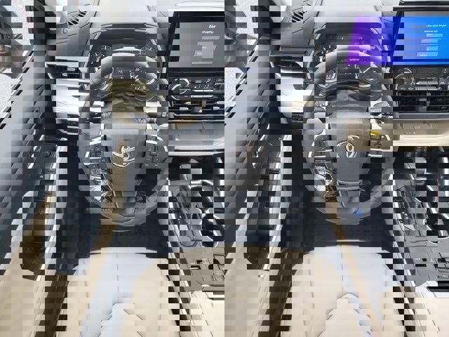 Used 2023 Toyota Highlander XLE image 8